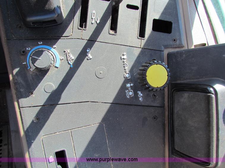 image for item E8171 1996 John Deere 6400 tractor