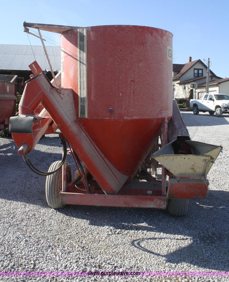 image for item F2718 Gehl 100 mixer/grinder