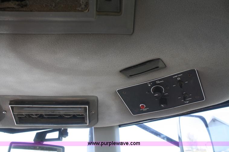 image for item F2754 1994 AGCO Allis 9650 tractor