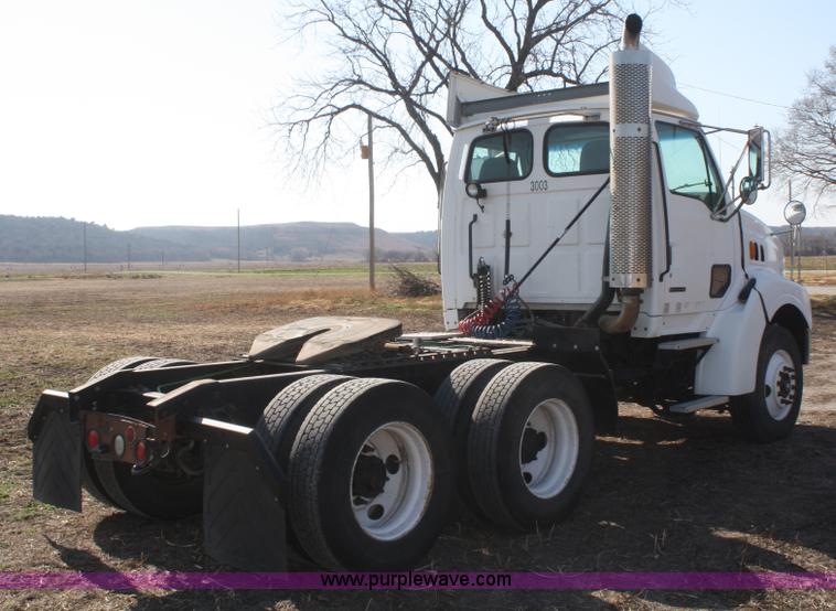 image for item F2771 2000 Sterling A9500 semi truck