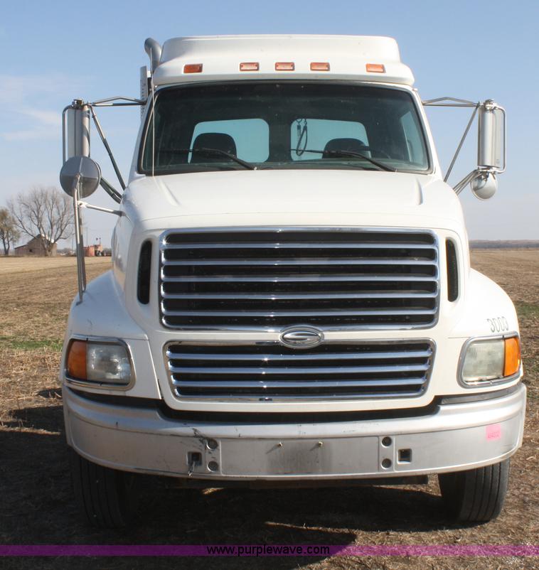 image for item F2771 2000 Sterling A9500 semi truck
