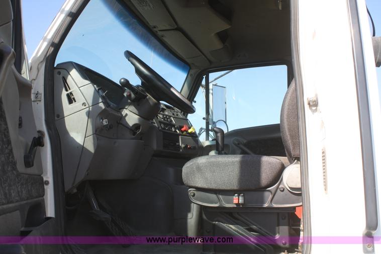 image for item F2771 2000 Sterling A9500 semi truck