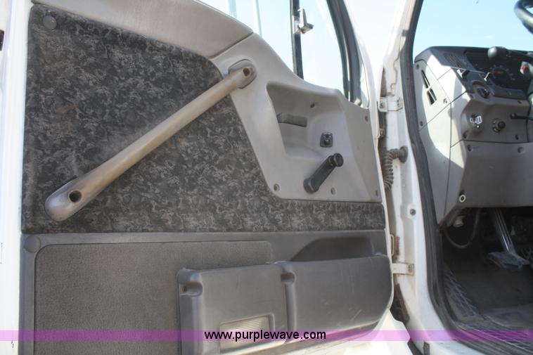 image for item F2771 2000 Sterling A9500 semi truck