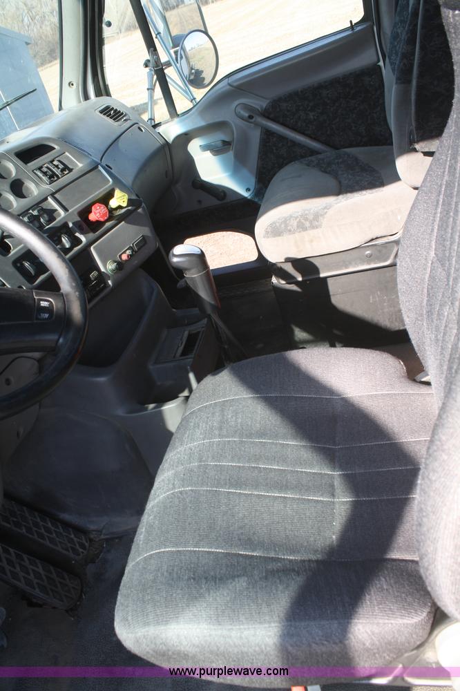 image for item F2771 2000 Sterling A9500 semi truck