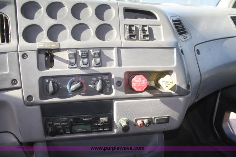 image for item F2771 2000 Sterling A9500 semi truck