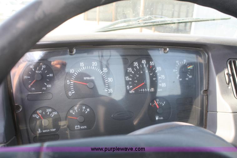 image for item F2771 2000 Sterling A9500 semi truck