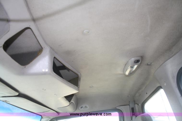 image for item F2771 2000 Sterling A9500 semi truck