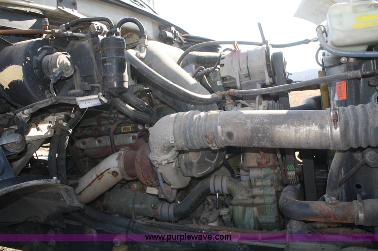 image for item F2771 2000 Sterling A9500 semi truck