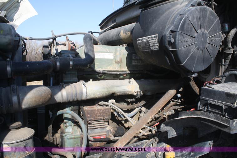 image for item F2771 2000 Sterling A9500 semi truck