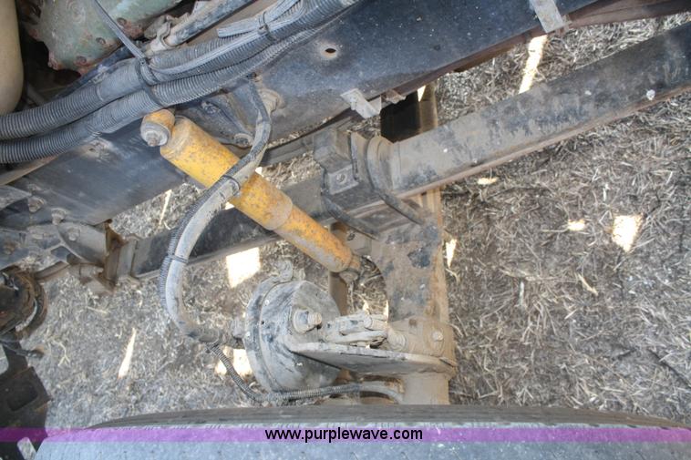 image for item F2771 2000 Sterling A9500 semi truck