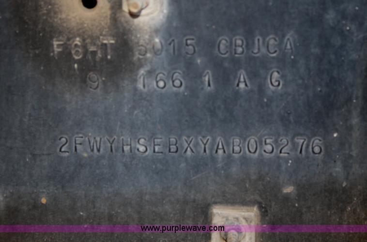 image for item F2771 2000 Sterling A9500 semi truck