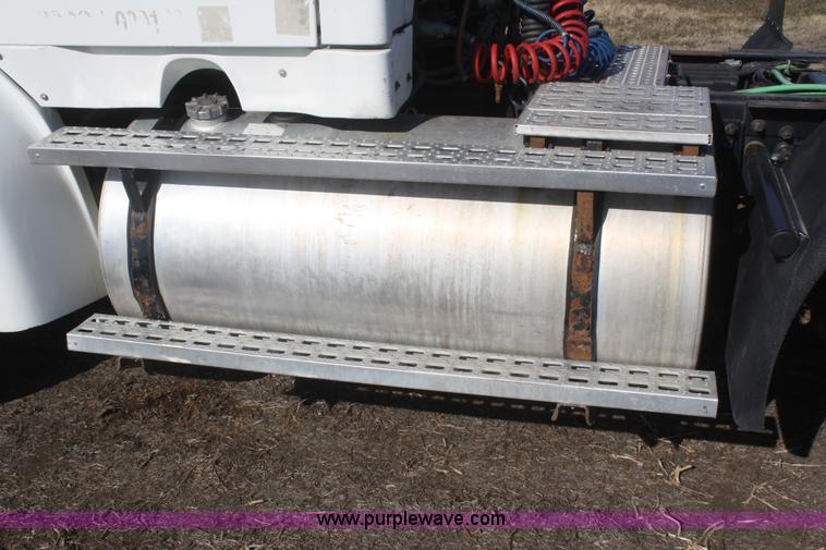 image for item F2771 2000 Sterling A9500 semi truck