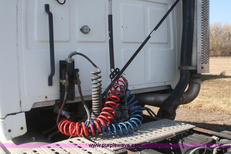 image for item F2771 2000 Sterling A9500 semi truck