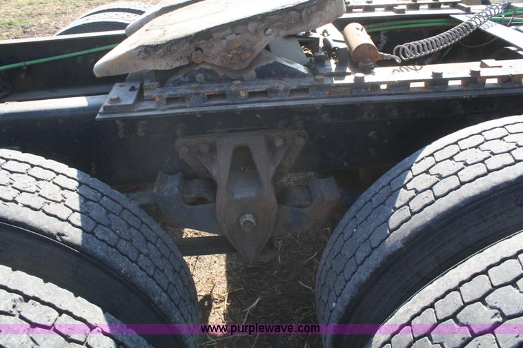 image for item F2771 2000 Sterling A9500 semi truck