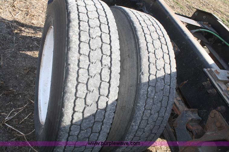 image for item F2771 2000 Sterling A9500 semi truck