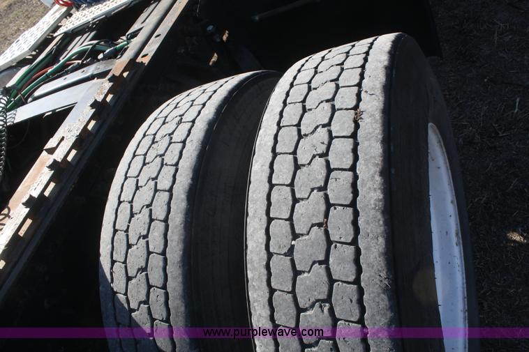 image for item F2771 2000 Sterling A9500 semi truck