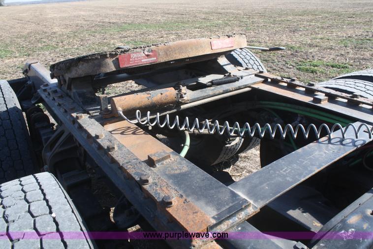 image for item F2771 2000 Sterling A9500 semi truck