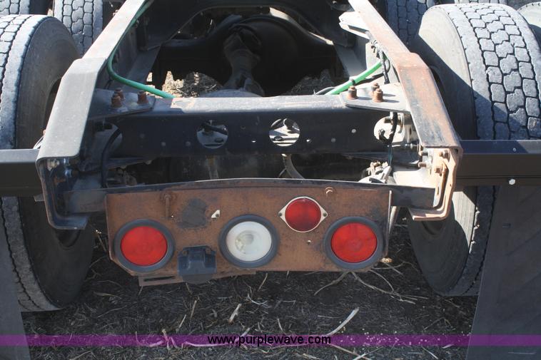 image for item F2771 2000 Sterling A9500 semi truck