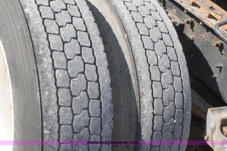 image for item F2771 2000 Sterling A9500 semi truck