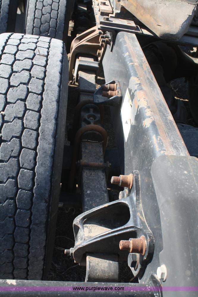 image for item F2771 2000 Sterling A9500 semi truck