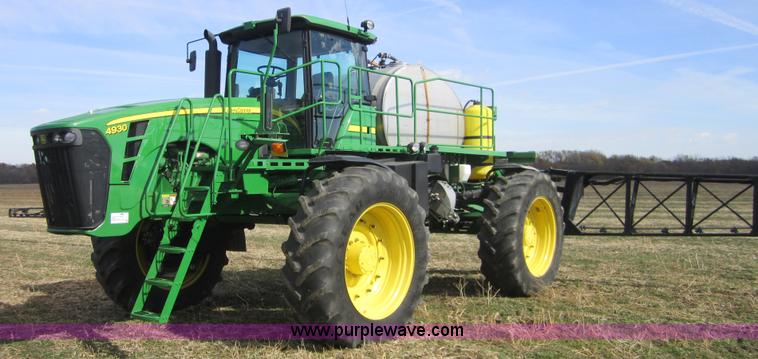 image for item F6537 2009 John Deere 4930 self-propelled sprayer