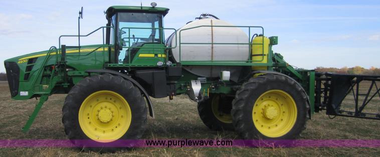 image for item F6537 2009 John Deere 4930 self-propelled sprayer