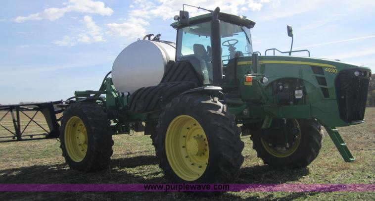 image for item F6537 2009 John Deere 4930 self-propelled sprayer