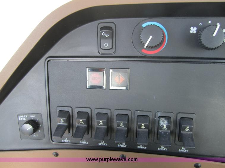 image for item F6537 2009 John Deere 4930 self-propelled sprayer