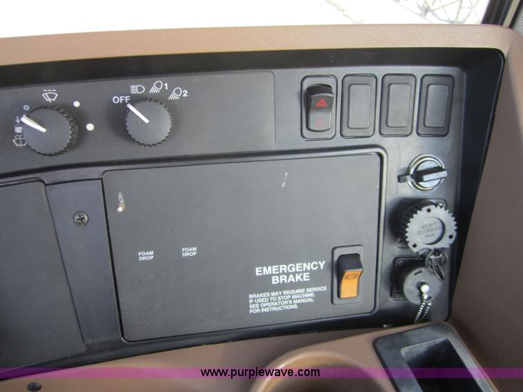 image for item F6537 2009 John Deere 4930 self-propelled sprayer