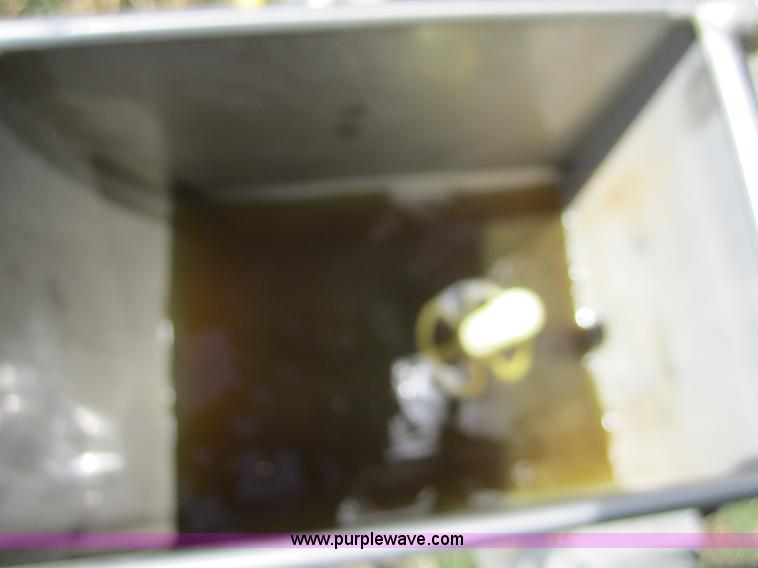 image for item F6537 2009 John Deere 4930 self-propelled sprayer