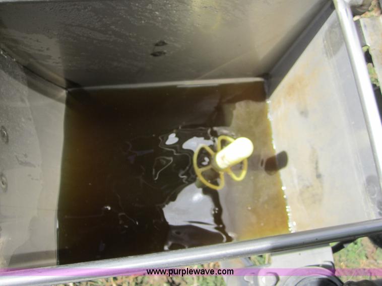 image for item F6537 2009 John Deere 4930 self-propelled sprayer