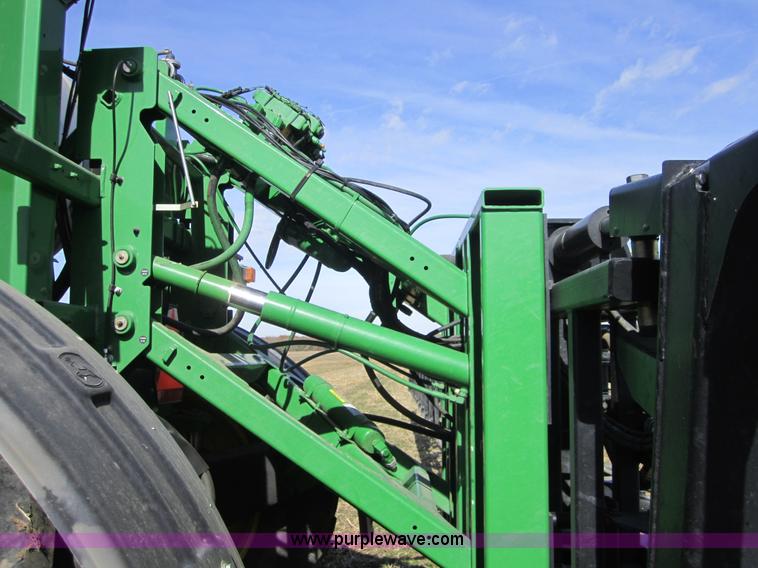 image for item F6537 2009 John Deere 4930 self-propelled sprayer