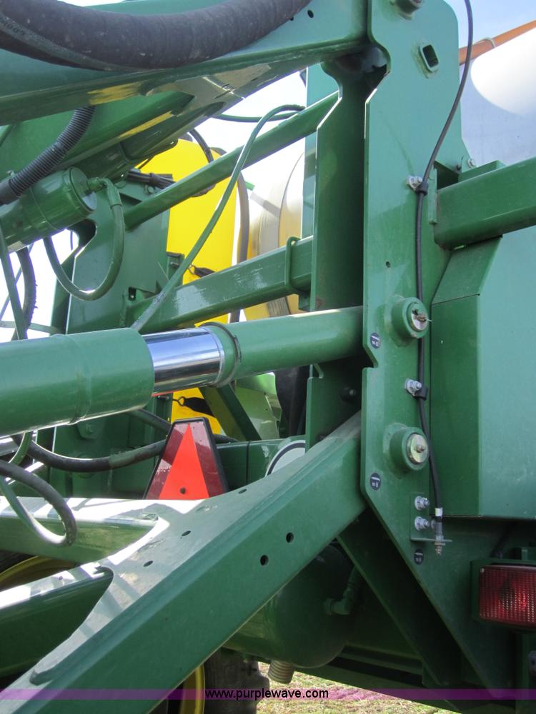 image for item F6537 2009 John Deere 4930 self-propelled sprayer