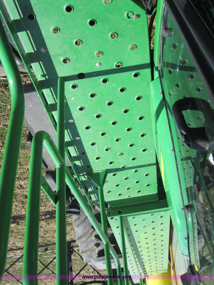 image for item F6537 2009 John Deere 4930 self-propelled sprayer