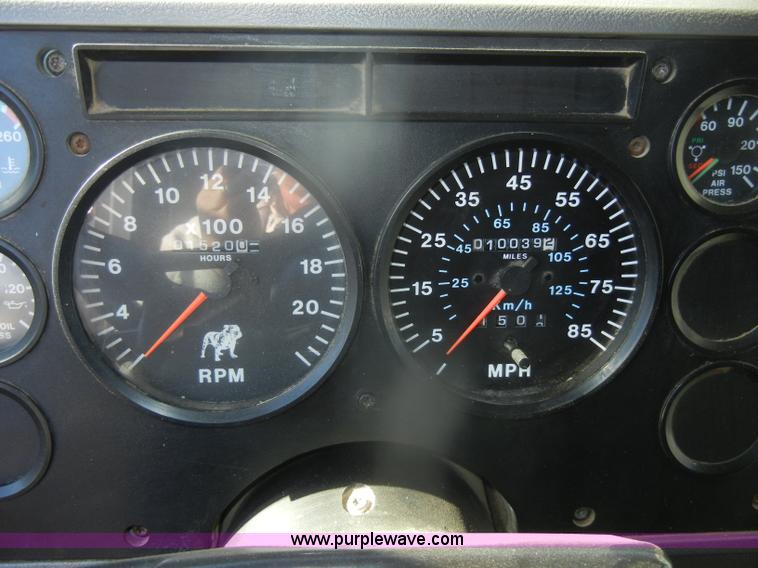 image for item G4692 1993 Mack CH613 semi truck