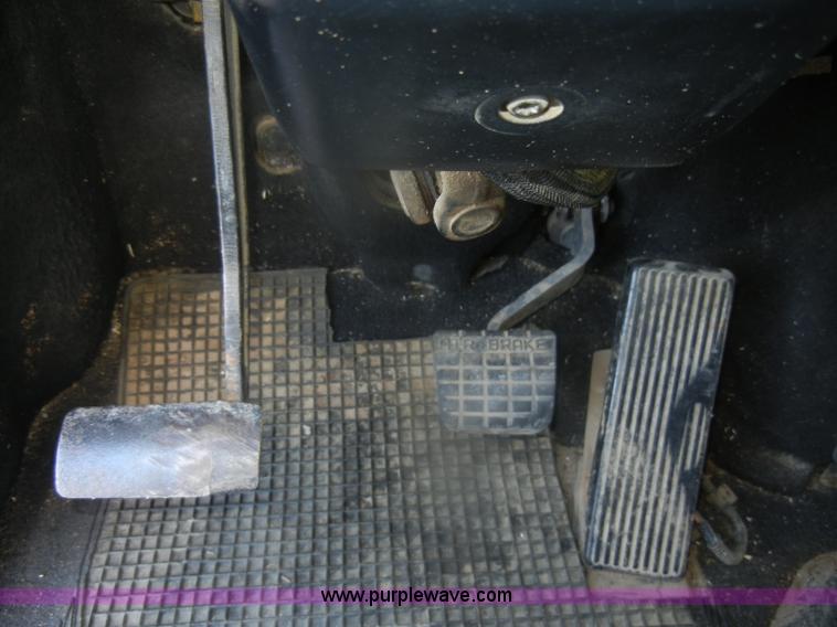 image for item G4692 1993 Mack CH613 semi truck