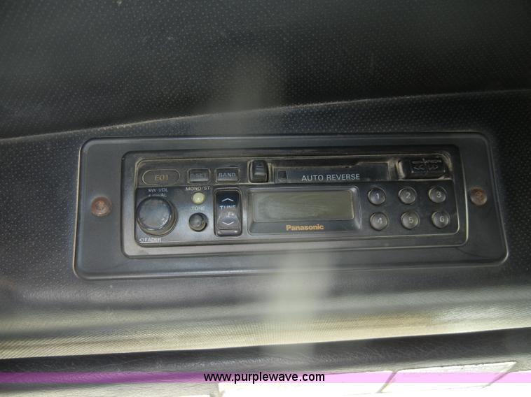 image for item G4692 1993 Mack CH613 semi truck