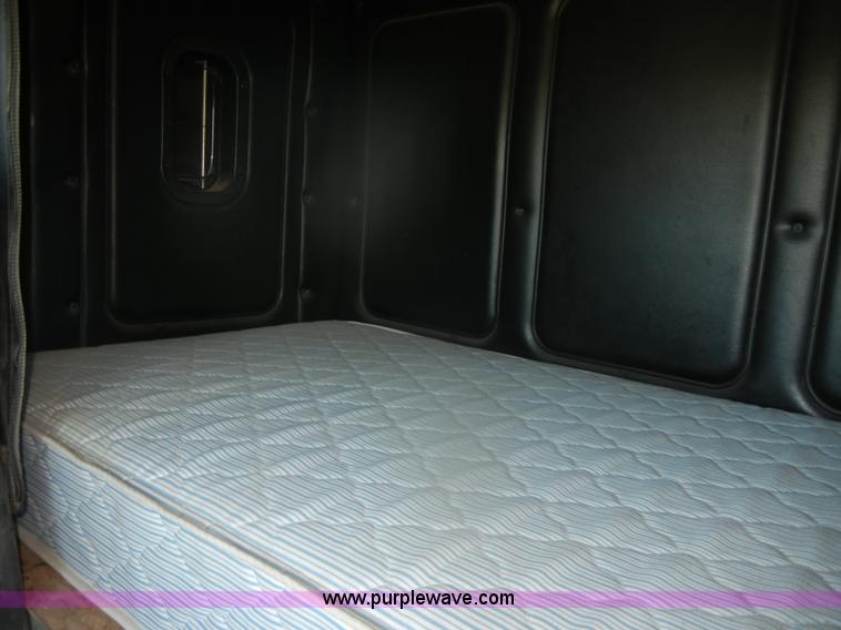 image for item G4692 1993 Mack CH613 semi truck