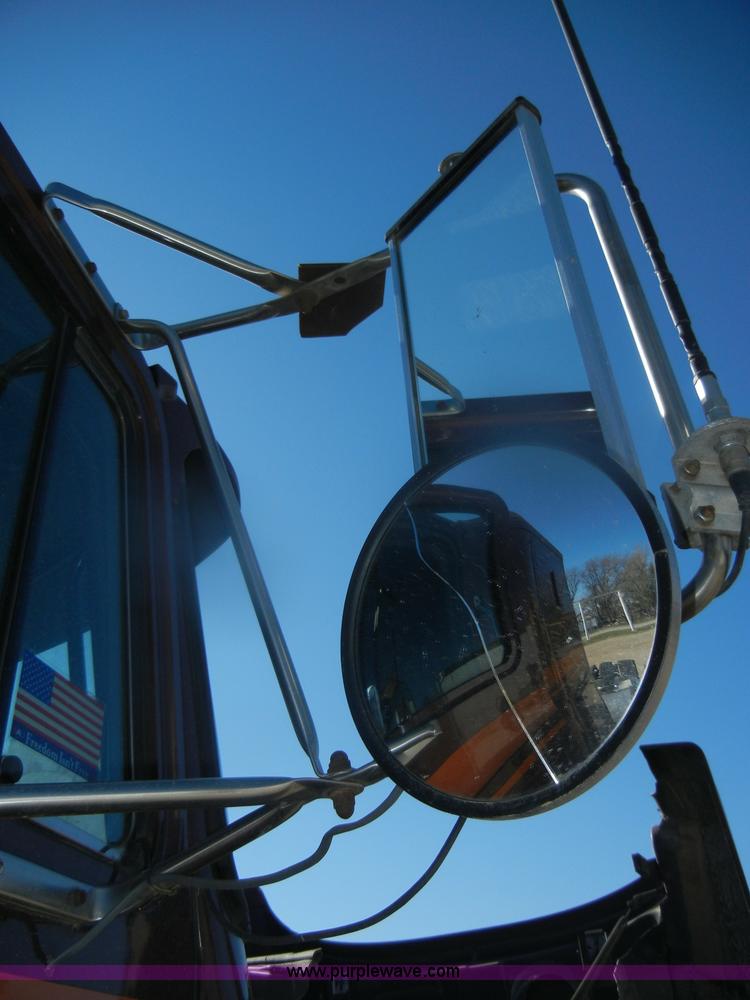 image for item G4692 1993 Mack CH613 semi truck