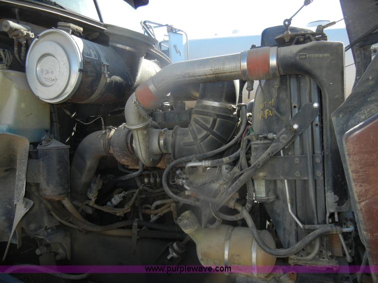 image for item G4692 1993 Mack CH613 semi truck