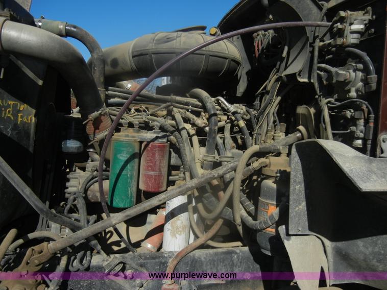 image for item G4692 1993 Mack CH613 semi truck