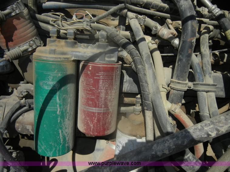 image for item G4692 1993 Mack CH613 semi truck