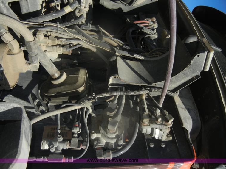 image for item G4692 1993 Mack CH613 semi truck