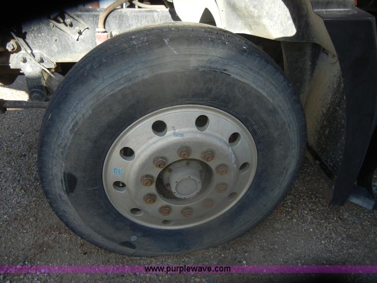 image for item G4692 1993 Mack CH613 semi truck