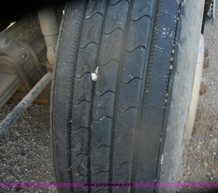 image for item G4692 1993 Mack CH613 semi truck