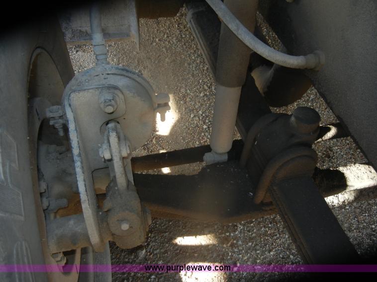 image for item G4692 1993 Mack CH613 semi truck