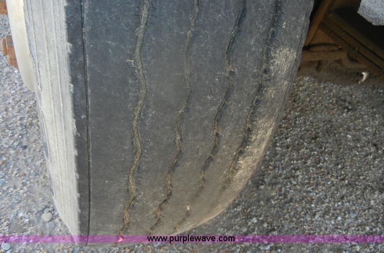 image for item G4692 1993 Mack CH613 semi truck