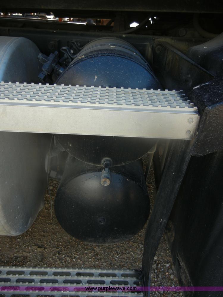 image for item G4692 1993 Mack CH613 semi truck