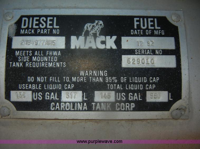image for item G4692 1993 Mack CH613 semi truck