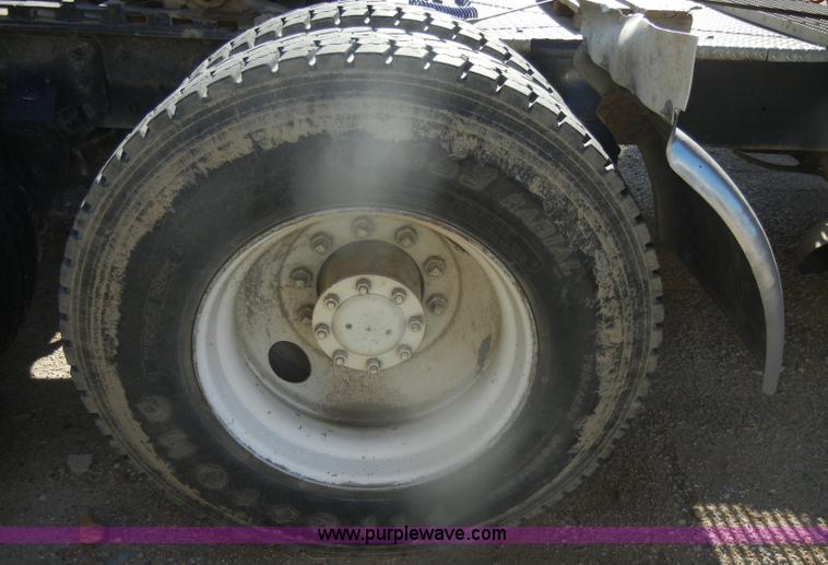 image for item G4692 1993 Mack CH613 semi truck